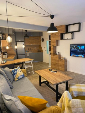 Nomad Hut 1BR Apartment next to Old Town FREE street Parking